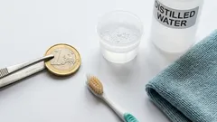 Hoe munten op de juiste manier schoonmaken zonder hun waarde te vernietigen