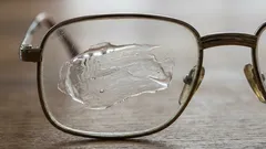 Hoe krassen van een bril verwijderen en is dat mogelijk: tips